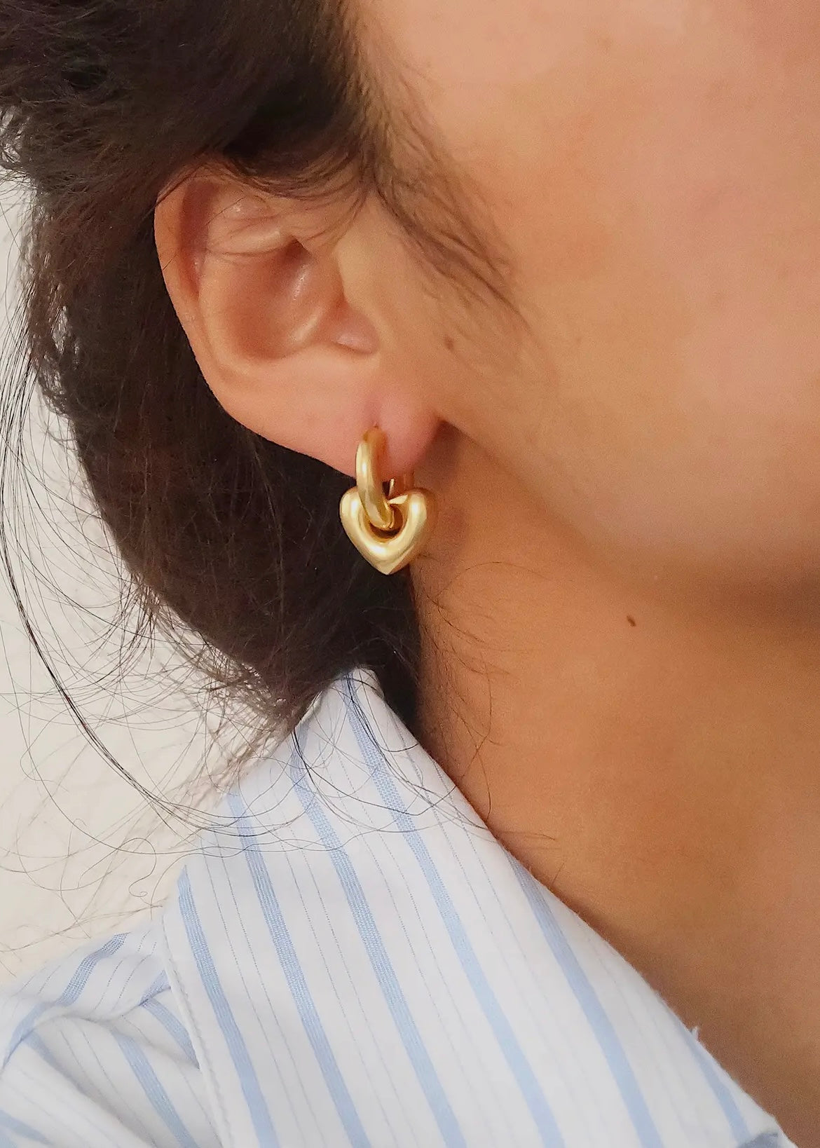 Dabria 18K Gold Heart Hoop Earring