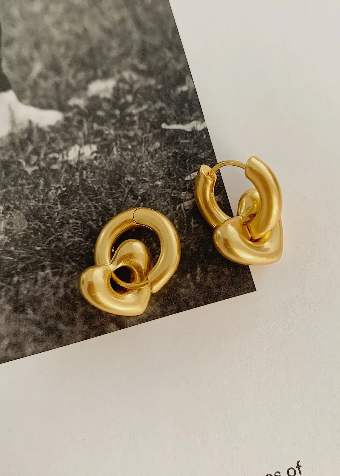 Dabria 18K Gold Heart Hoop Earring